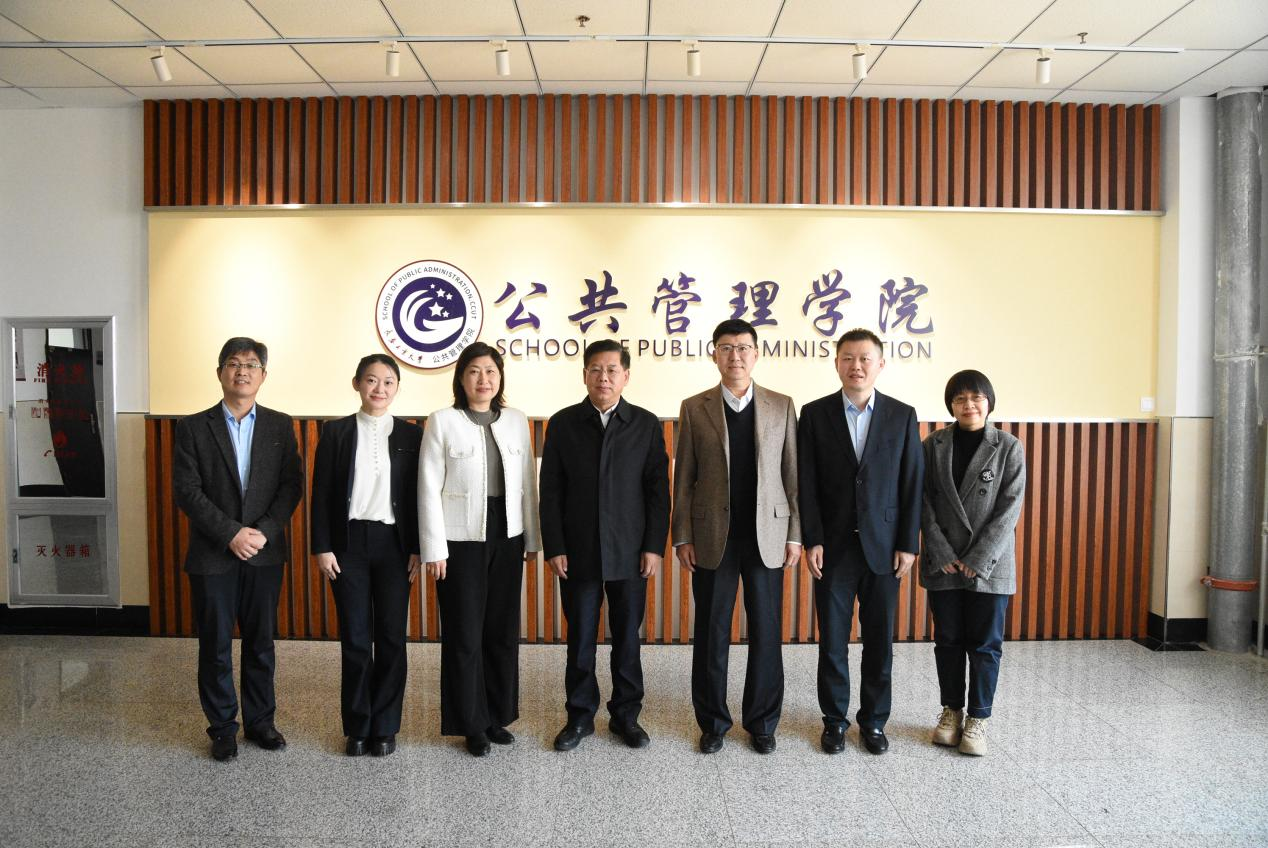 学校党委书记陈权到今年会调研指导工作