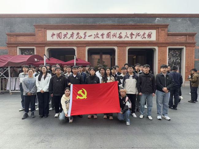 初心巴士映初心，红色足迹铸使命——电气工程学部党委开展研究生新生党员主题党日活动