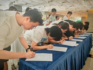 beat365中国唯一官方网站组织新发展党员参观中共一大纪念馆 开展新党员入党宣誓仪式