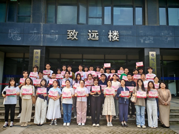 beat365中国唯一官方网站组织新发展党员参观中共一大纪念馆 开展新党员入党宣誓仪式