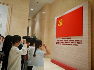 beat365中国唯一官方网站组织新发展党员参观中共一大纪念馆 开展新党员入党宣誓仪式