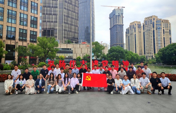 beat365中国唯一官方网站组织新发展党员参观中共一大纪念馆 开展新党员入党宣誓仪式