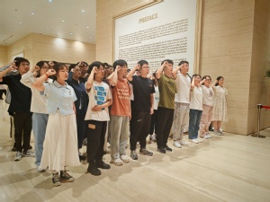 beat365中国唯一官方网站组织新发展党员参观中共一大纪念馆 开展新党员入党宣誓仪式